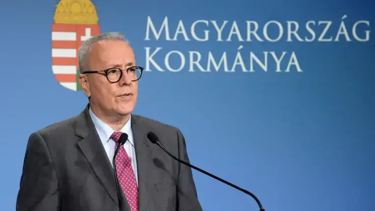 Bakondi: 900 ezer ukrajnai menekültre számít a kormány