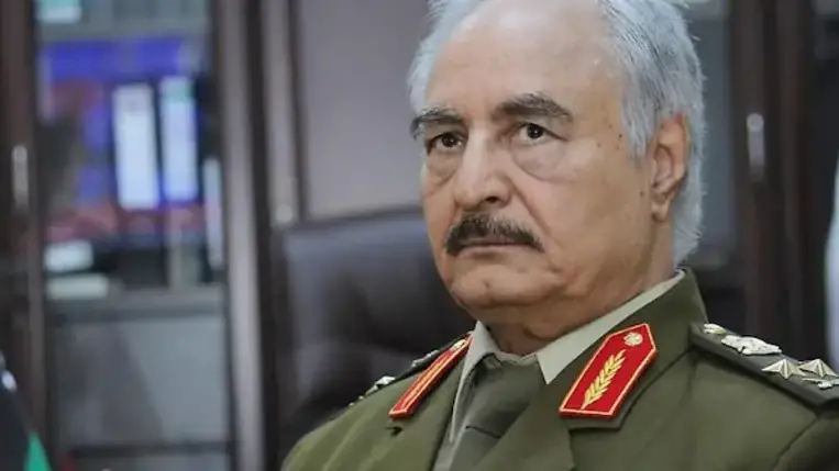 Líbiai média: Haftar zsoldosokat ígért Moszkvának