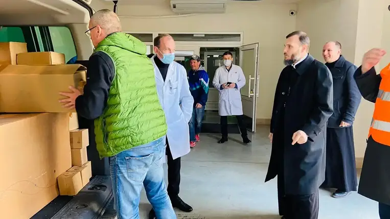 Lélegeztetőgépek és gyógykészítmények érkeztek Beregszászba