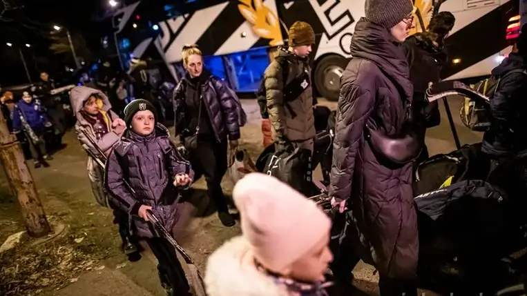 Jégkorongozó fiatalokat menekítettek ki Ukrajnából Debrecenbe