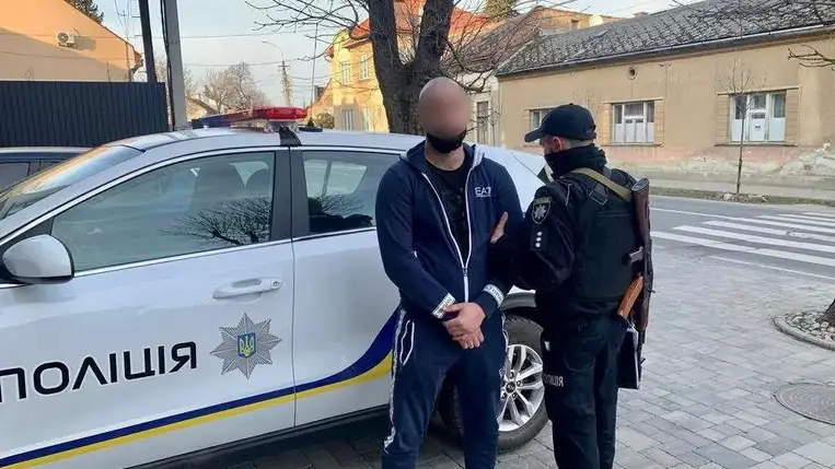 Kiskorú kábítószer-kereskedőt vettek őrizetbe a rendőrök Kárpátalján 
