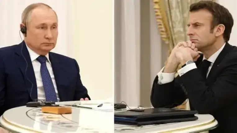 Az ukrajnai háborúról folytatott isztambuli orosz-ukrán tárgyalásokról, a humanitárius helyzetről és a gázkereskedelem rubelre történő átállításának kérdéséről folytatott telefonbeszélgetést Vlagyimir Putyin orosz és Emmanuel Macron francia elnök - közölte a Kreml sajtószolgálata.