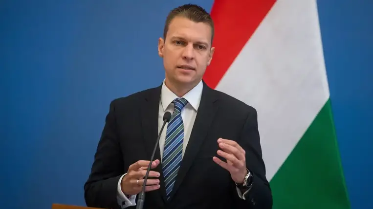 Menczer: Magyarország segít a bajban lévőknek 