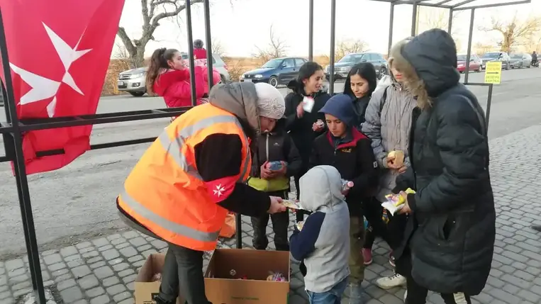Menekültek és segítők - Háborús időkben még inkább szükség van az emberségre