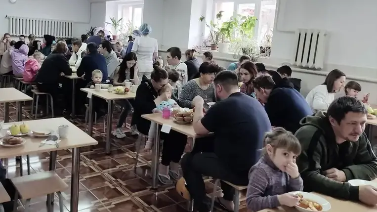 Csodálatos az az összefogás, ami most megnyilvánul a szenvedőkért, a menekültekért.