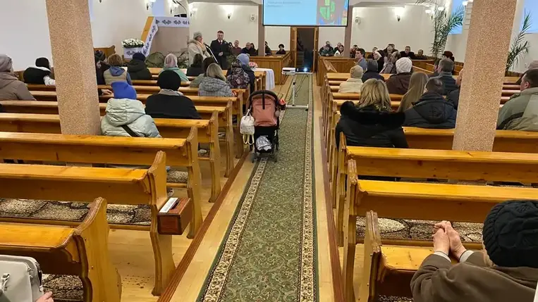 Csodálatos az az összefogás, ami most megnyilvánul a szenvedőkért, a menekültekért.