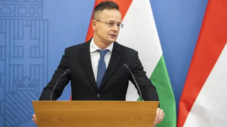 Szijjártó: Magyarország ideiglenesen Kijevből Lvivbe helyezi át a nagykövetségét