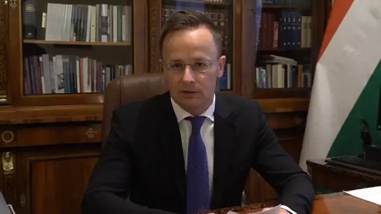 Szijjártó: sikerrel zárult a második külügyi evakuációs művelet Kijevből 