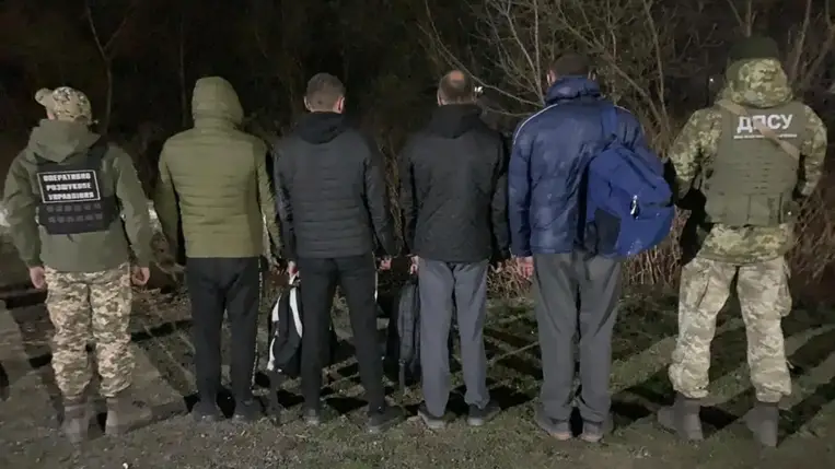 3000 dollár kenőpénzt ajánlott a határőrnek egy kijevi hadköteles férfi