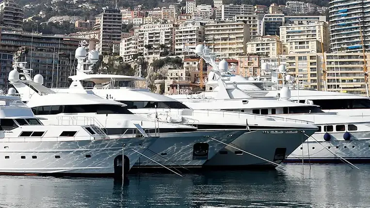 Lefoglalt kedden a brit kormány egy 38 millió font (17 milliárd forint) értékű luxusjachtot, amely egy meg nem nevezett orosz oligarcha tulajdona.