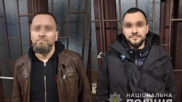 Kárpátaljára tartó két férfit vettek őrizetbe a  volóci rendőrök, akiknél illegálisan tartott fegyvereket találtak.