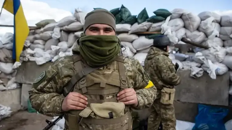 Havi 30 ezer hrivnya plusz kifizetést kapnak az Ukrán Fegyveres Erők sorkatonái