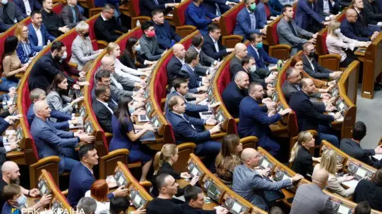 Csaknem 20 képviselő hagyta el Ukrajnát