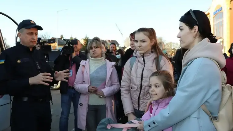 Magyarországra érkeztek a Doneck megyei katasztrófavédelmi dolgozók családtagjai