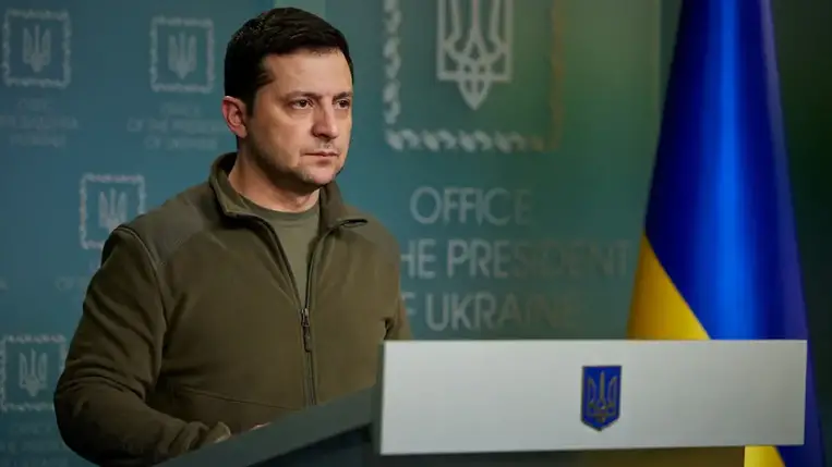 Az ukrán elnök bejelentése szerint a személyzeti változásokra a főváros és a kijevi terület védelmének megerősítése érdekében került sor. 