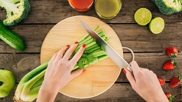 Ez a ropogós növény igazi vitaminbomba – és még fogyaszt is