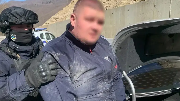 A kárpátaljai rendőrök elfogtak egy védelmi pénzt követelő férfit