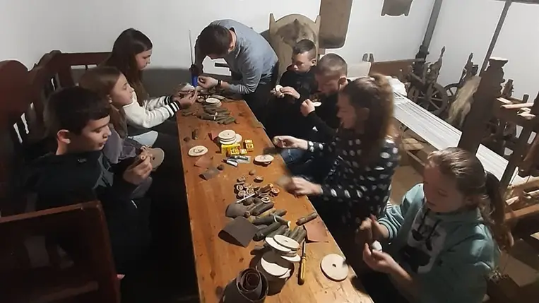 Diósípot fújtak, karkötőt csomóztak a Nagyberegi Tájházban