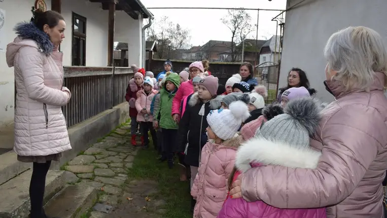 Karácsonyi asztaldíszek készültek a Nagyberegi Tájházban. Fotó: Kovács Erzsébet