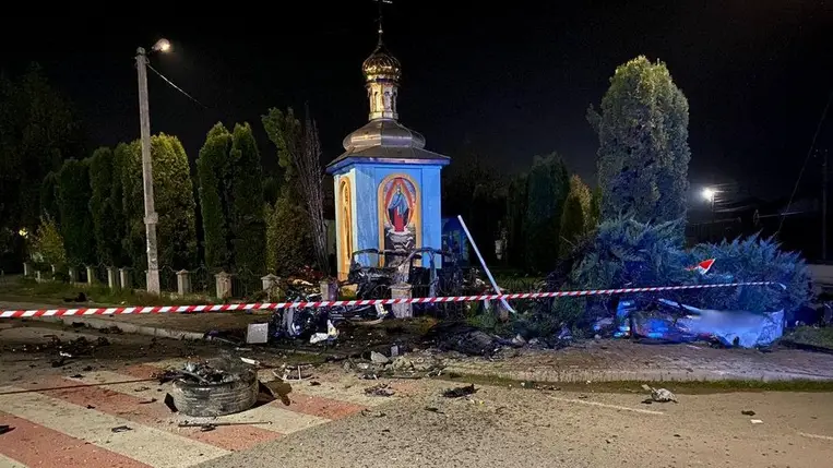 Közúti baleset következtében megégett a gépkocsi utasa Kárpátalján. (Fotó: Nemzeti Rendőrség)