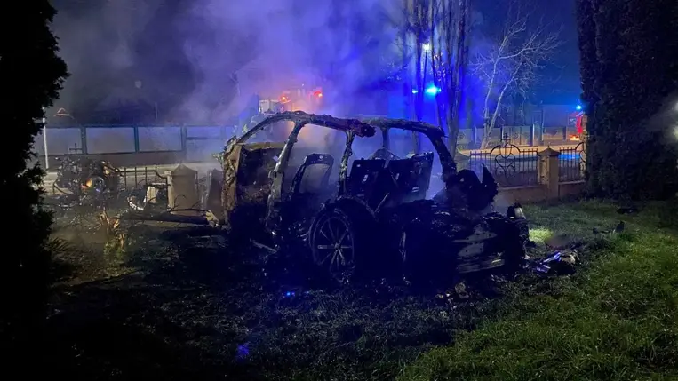 Közúti baleset következtében megégett a gépkocsi utasa Kárpátalján. (Fotó: Nemzeti Rendőrség)