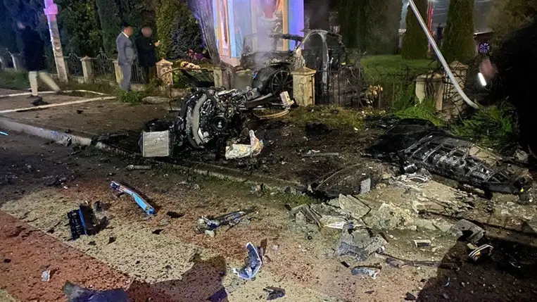 Közúti baleset következtében megégett a gépkocsi utasa Kárpátalján. (Fotó: Nemzeti Rendőrség)