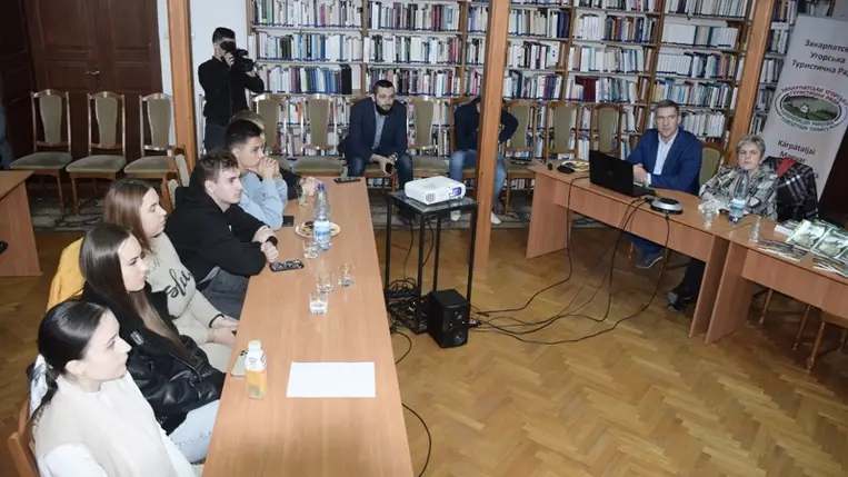 Könyvbemutató a Rákóczi Főiskolán: Kárpátalja magyar szemmel – ukránul. Fotó: Kovács Elemér