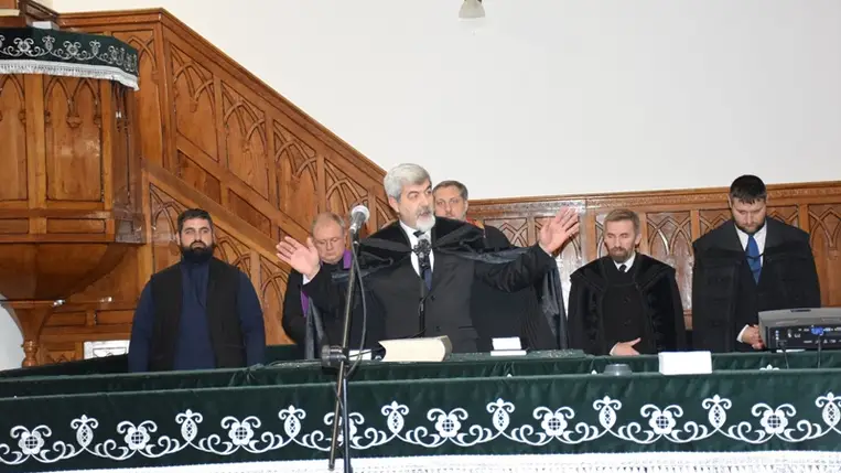 Főhajtás Beregszászon a sztálinizmus áldozatai emléke előtt. Fotó: Kovács Erzsébet