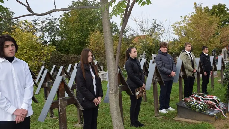 Az 1944-es beregszászi légitámadás áldozataira emlékeztek. Fotó: Kovács Erzsébet