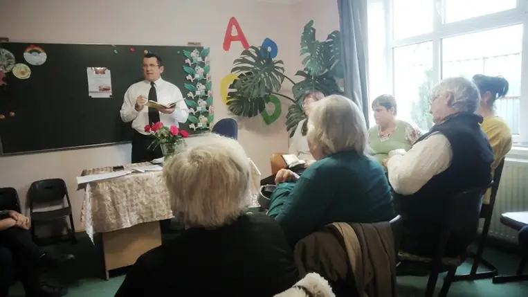Idősek csendesdélutánja a Glória Ifjúsági Központban