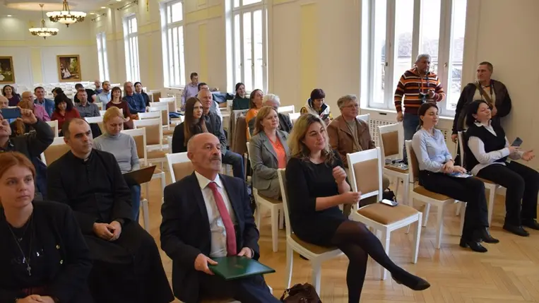 Megjelent ukrán nyelven a Kárpátalja magyar szemmel. Fotó: Kovács Elemér