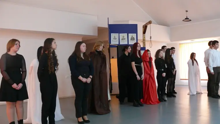 Az aradi vértanúkra emlékeztek a Rákóczi Főiskola szakgimnáziumának diákjai. Fotó: Kovács Erzsébet