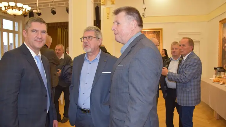 Forráskiadvány a kárpátaljai magyarok és németek 1944/45-ös elhurcolásáról (Fotó: Kovács Elemér)