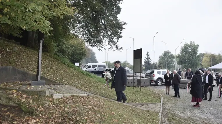 Ökumenikus istentisztelet és koszorúzás Huszton. Fotó: Kovács Elemér