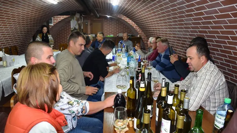 Szőlőfajták mérlegen. Újdonságnak számít a fajtapohár (Fotó: Kovács Elemér)
