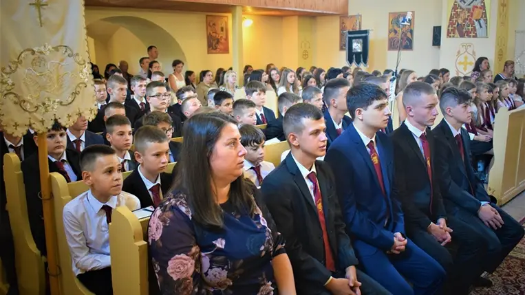 Jubileumi tanévnyitó Karácsfalván. Fotó: facebook.com/sztojkaliceum/