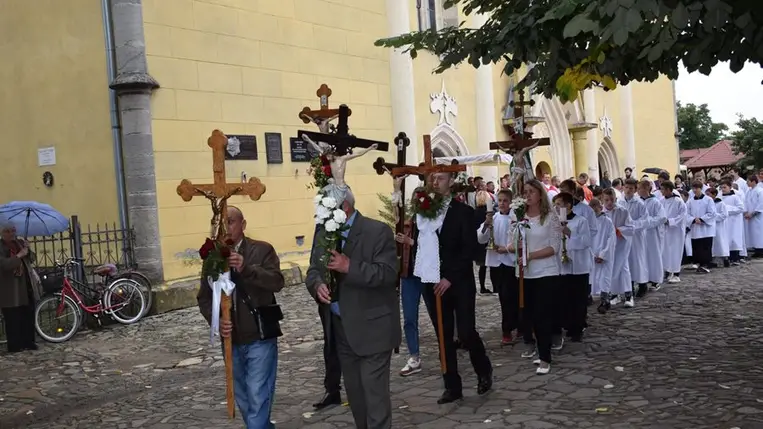 Templombúcsú és a Szent Kereszt Év lezárása Beregszászban