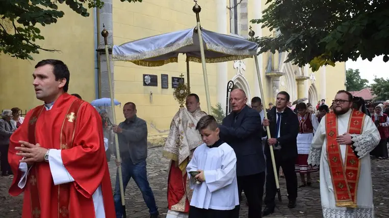 Templombúcsú és a Szent Kereszt Év lezárása Beregszászban