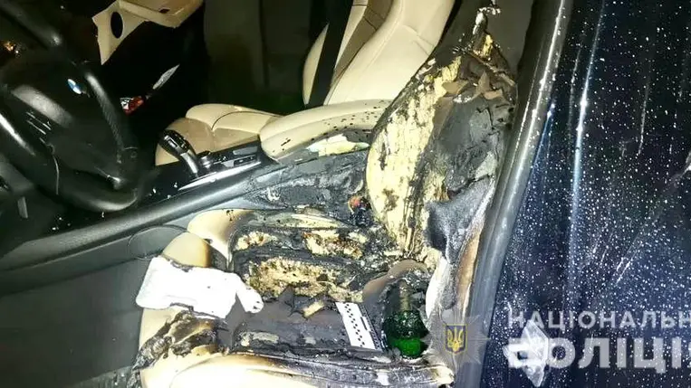 Kárpátalján felgyújtottak egy BMW X5 személygépkocsit