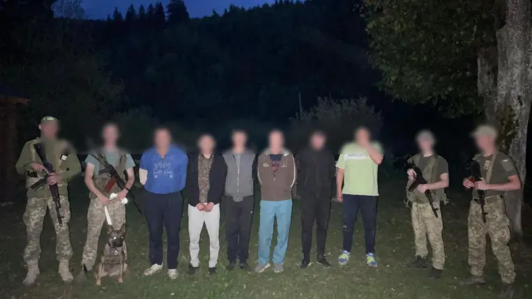 Lövések leadásával állították meg Kárpátalján a "gombászó" hadkötelesek egy csoportját