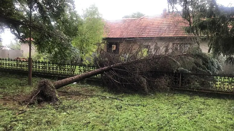 Vihar Tiszakeresztúrban jégesővel