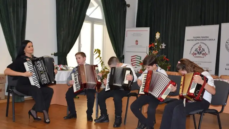 Ünnepváró koncert a Tulipán Tanodákban. Fotó: Kárpátinfo/Kovács Erzsébet