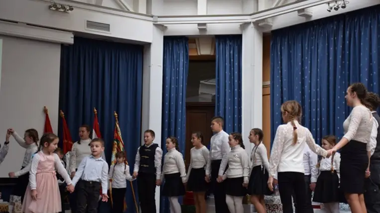 A KMNE évzáró és karácsonyváró ünnepsége Beregszászon - Közösségben, szeretetben. Fotó: Kárpátinfo/Kovács Erzsébet