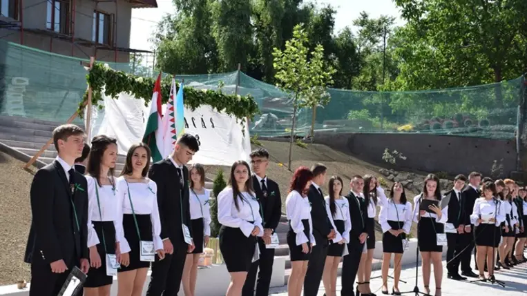 Ballagási ünnepség a Beregszászi Bethlen Gábor Líceumban. Fotó: Kovács Elemér