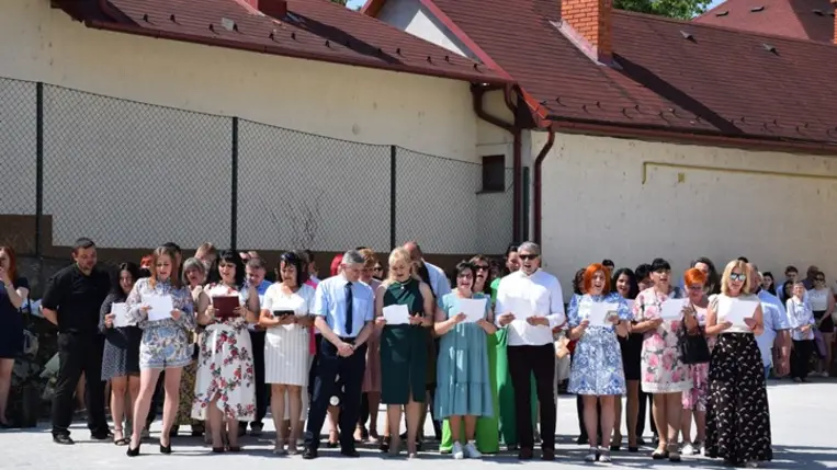 Ballagási ünnepség a Beregszászi Bethlen Gábor Líceumban. Fotó: Kovács Elemér