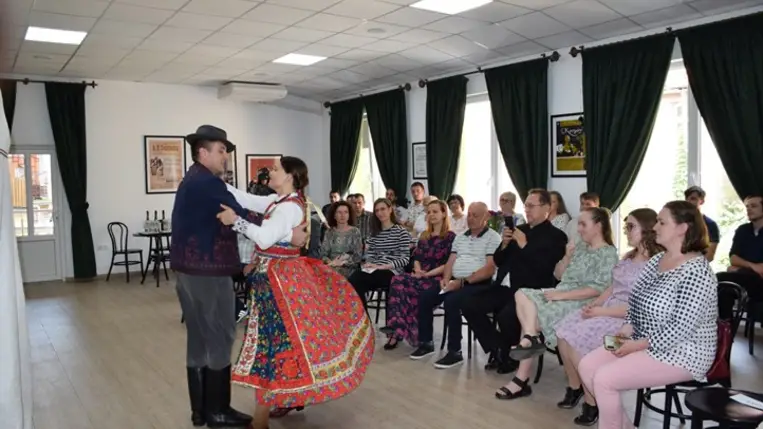 Szoboravató a Kárpátaljai Megyei Magyar Drámai Színházban. Fotó: Kárpátinfo/Kovács Elemér