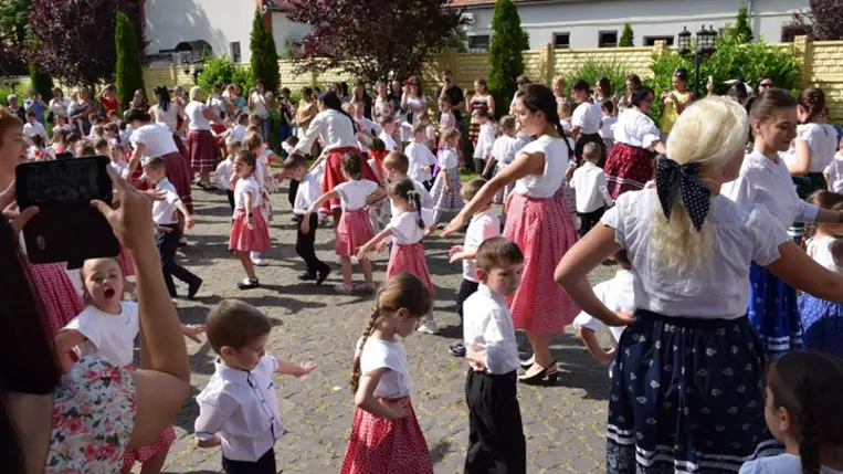 Az összetartozás tánca kétezer kárpátaljai résztvevővel. Fotó: Kárpátinfo/Kovács Elemér