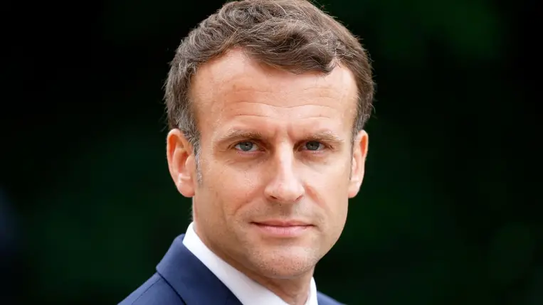 A francia elnök parlamenti szavazás nélkül hirdeti ki a vitatott nyugdíjreformot