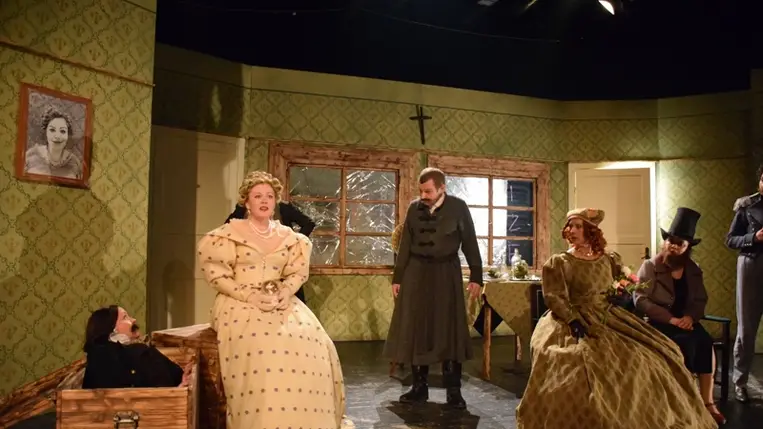 Háztűznéző a beregszászi magyar színházban. (Fotó: Kárpátinfo/Kovács Erzsébet)