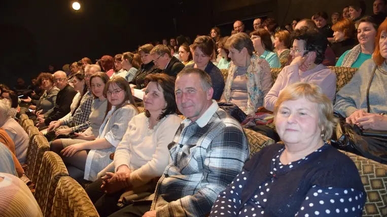 Háztűznéző a beregszászi magyar színházban. (Fotó: Kárpátinfo/Kovács Erzsébet)